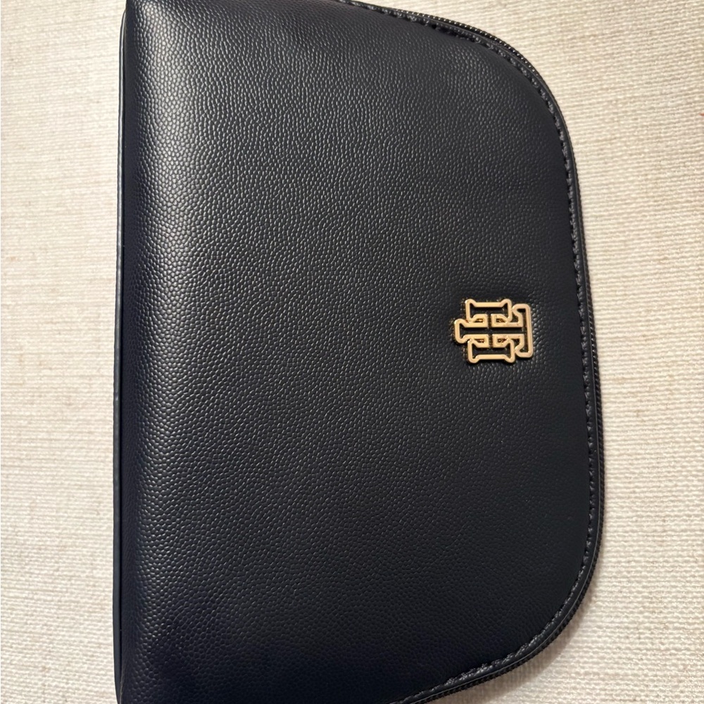 Tommy Hilfiger Black Leather Cosmetic bag Pouch with Gold Logo makeup New no tag